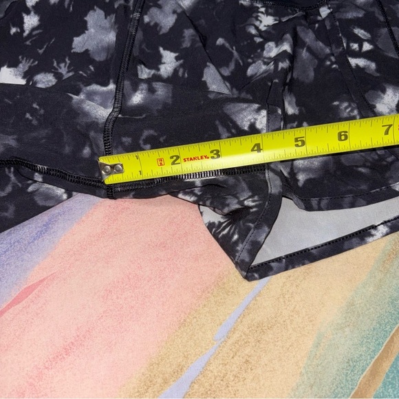 Lululemon Run Times Short Dusk Dye White Black / Black Size 4 - Picture 9 of 9